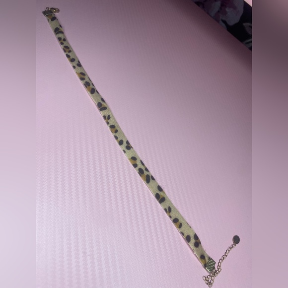 Run w the Wild Chokers - Picture 4 of 5